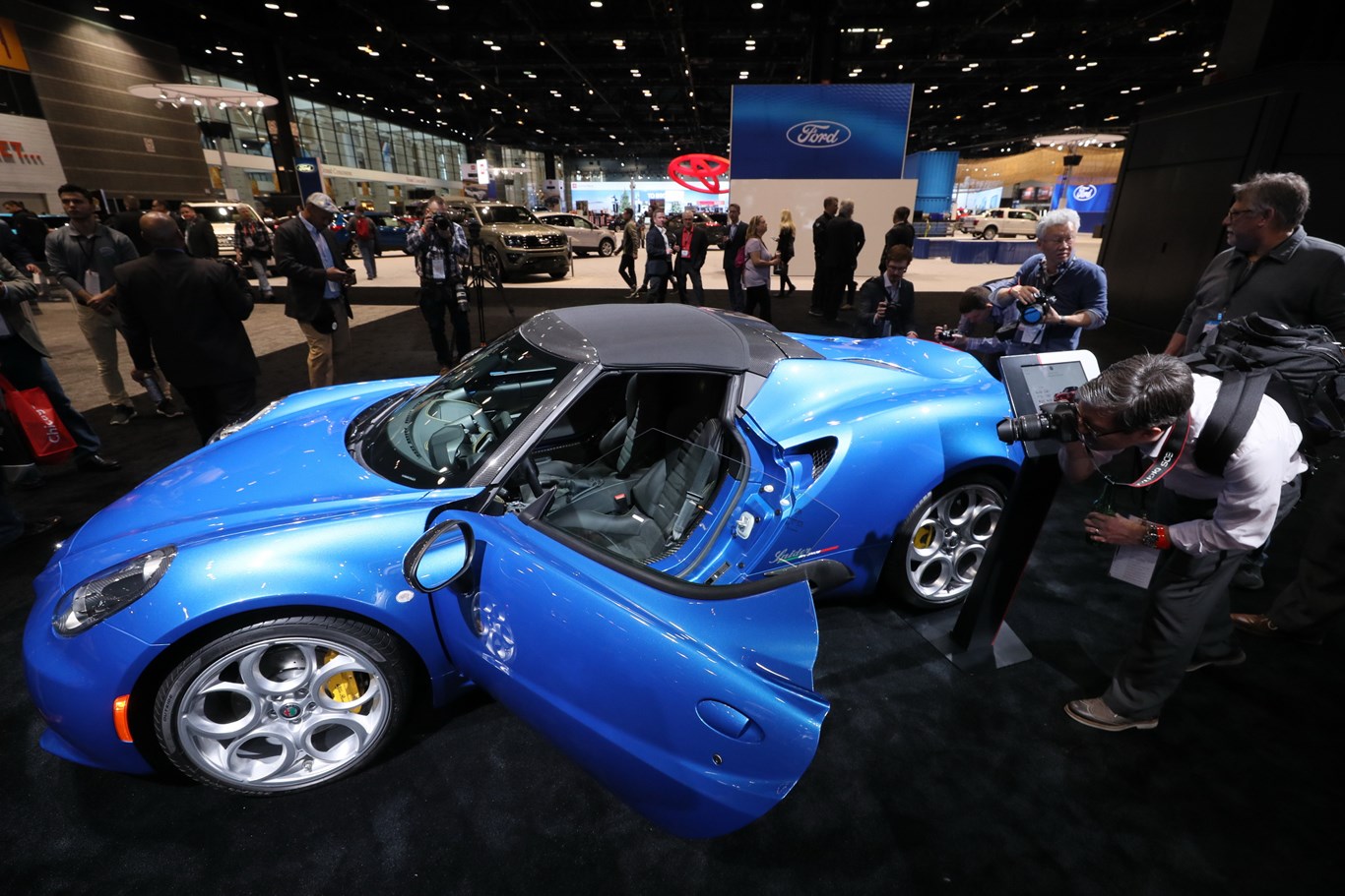 Download 2020 Alfa Romeo 4C Spider Italia - Side HD Wallpaper 1366x911 #12