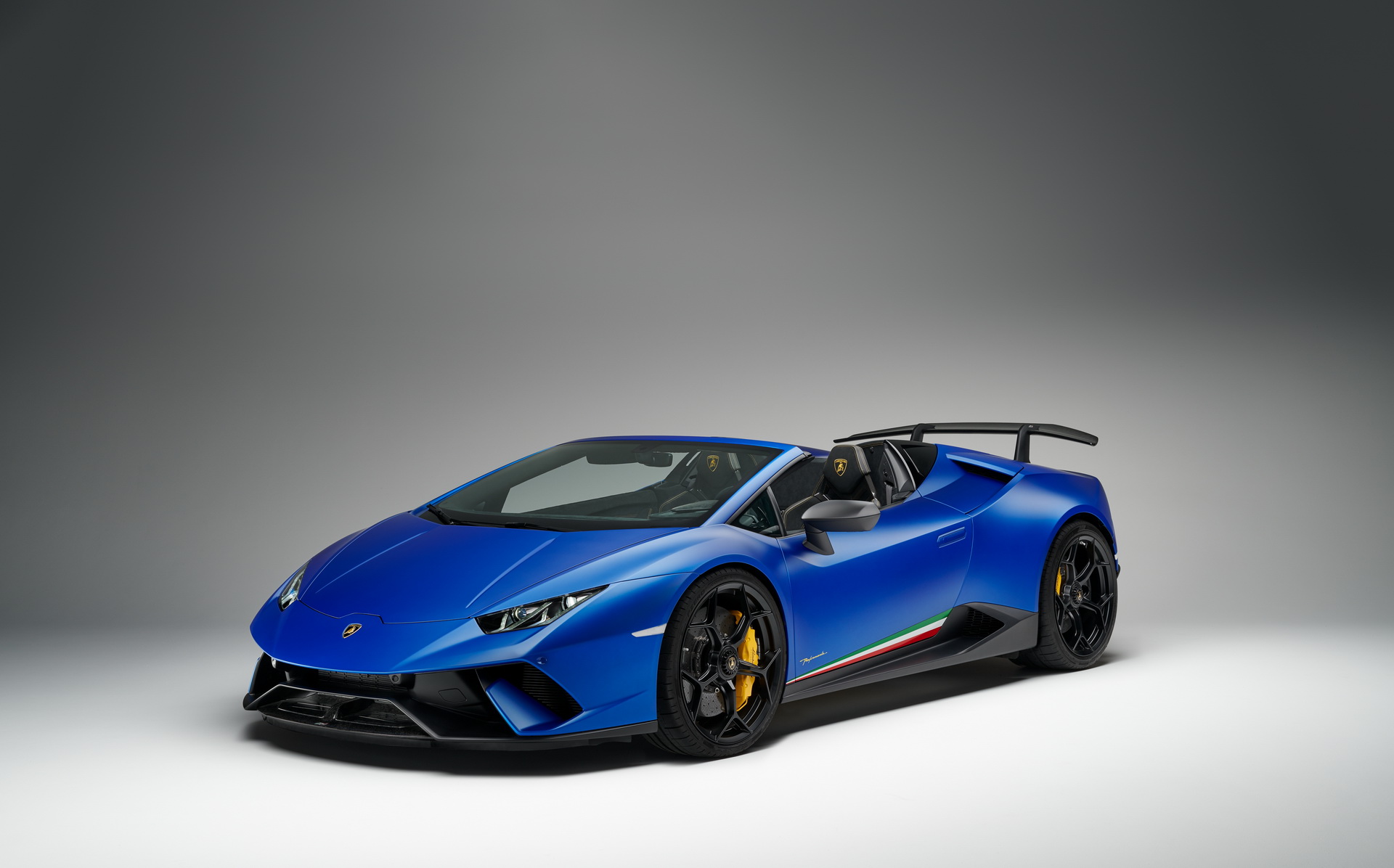 Download 2019 Lamborghini Huracán Performante Spyder - Front Three-Quarter HD Wallpaper 1920x1196 #88