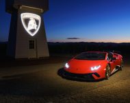 2019 Lamborghini Huracán Performante Spyder - Front Three-Quarter Wallpaper 190x150