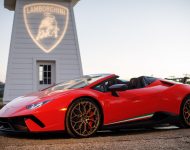 2019 Lamborghini Huracán Performante Spyder - Front Three-Quarter Wallpaper 190x150