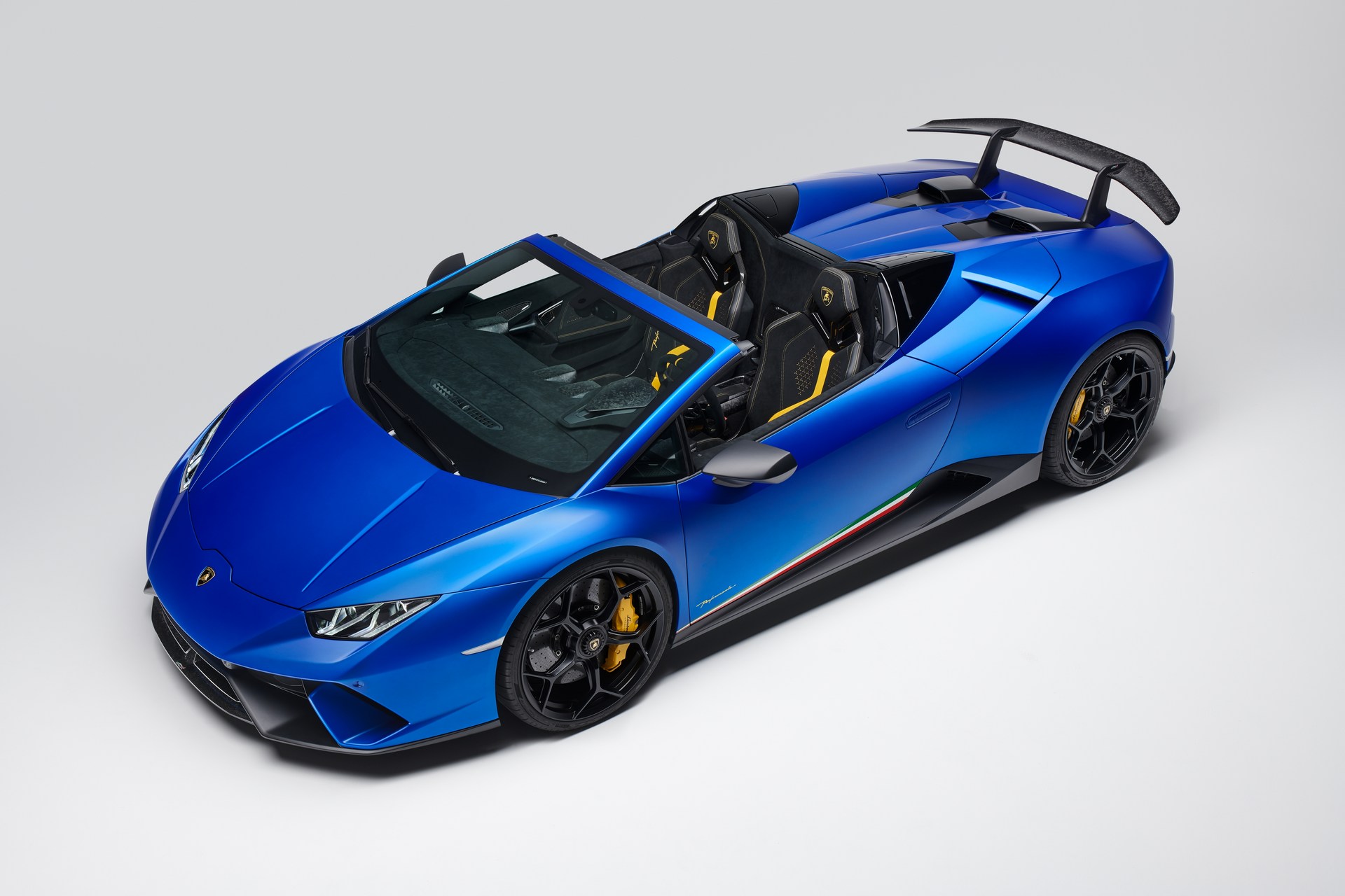 Download 2019 Lamborghini Huracán Performante Spyder - Front Three-Quarter HD Wallpaper 1920x1280 #89