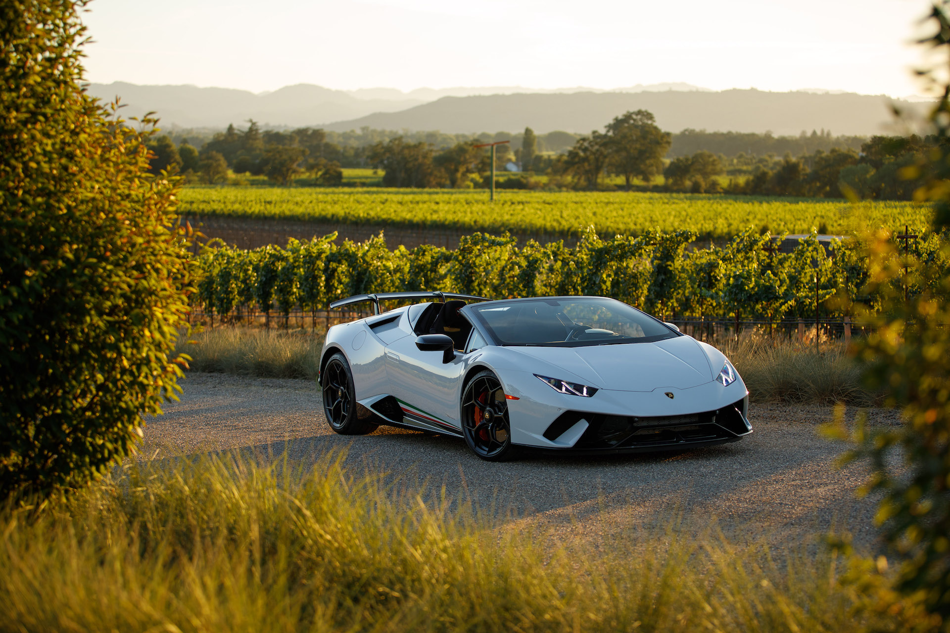 Download 2019 Lamborghini Huracán Performante Spyder - Front Three-Quarter HD Wallpaper 1920x1280 #31