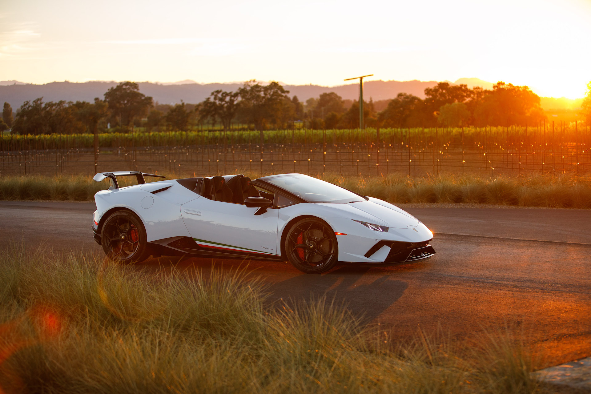 Download 2019 Lamborghini Huracán Performante Spyder - Front Three-Quarter HD Wallpaper 1920x1280 #19