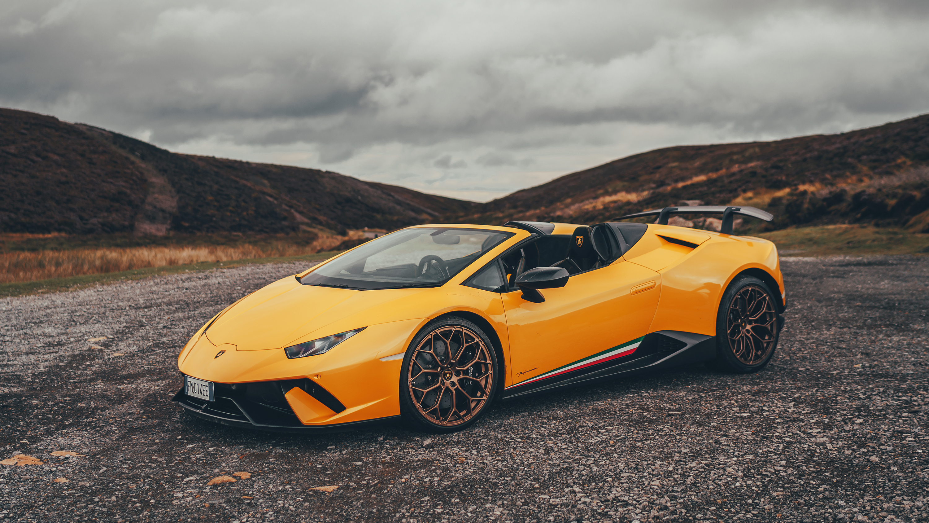 Download 2019 Lamborghini Huracán Performante Spyder - Front Three-Quarter HD Wallpaper 3000x1688 #9