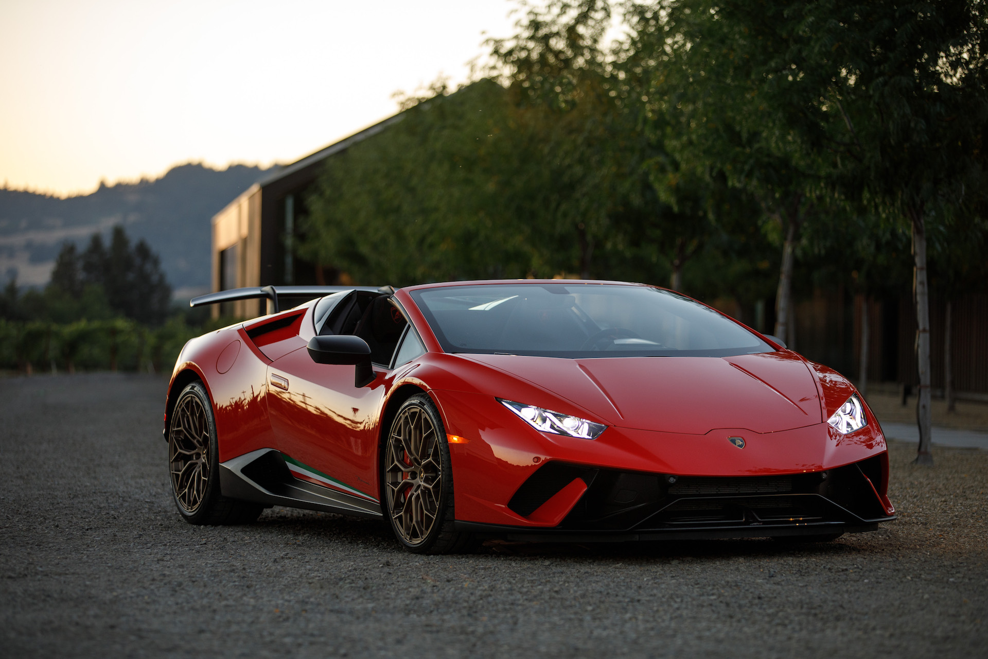 Download 2019 Lamborghini Huracán Performante Spyder - Front Three-Quarter HD Wallpaper 1920x1280 #69
