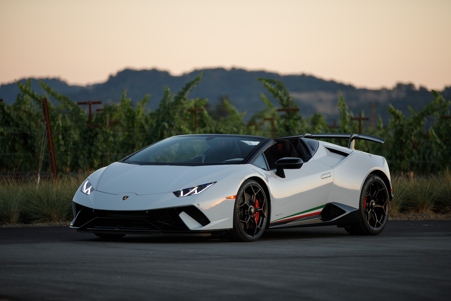 Download 2019 Lamborghini Huracán Performante Spyder - Front Three-Quarter HD Wallpaper 1920x1280 #21