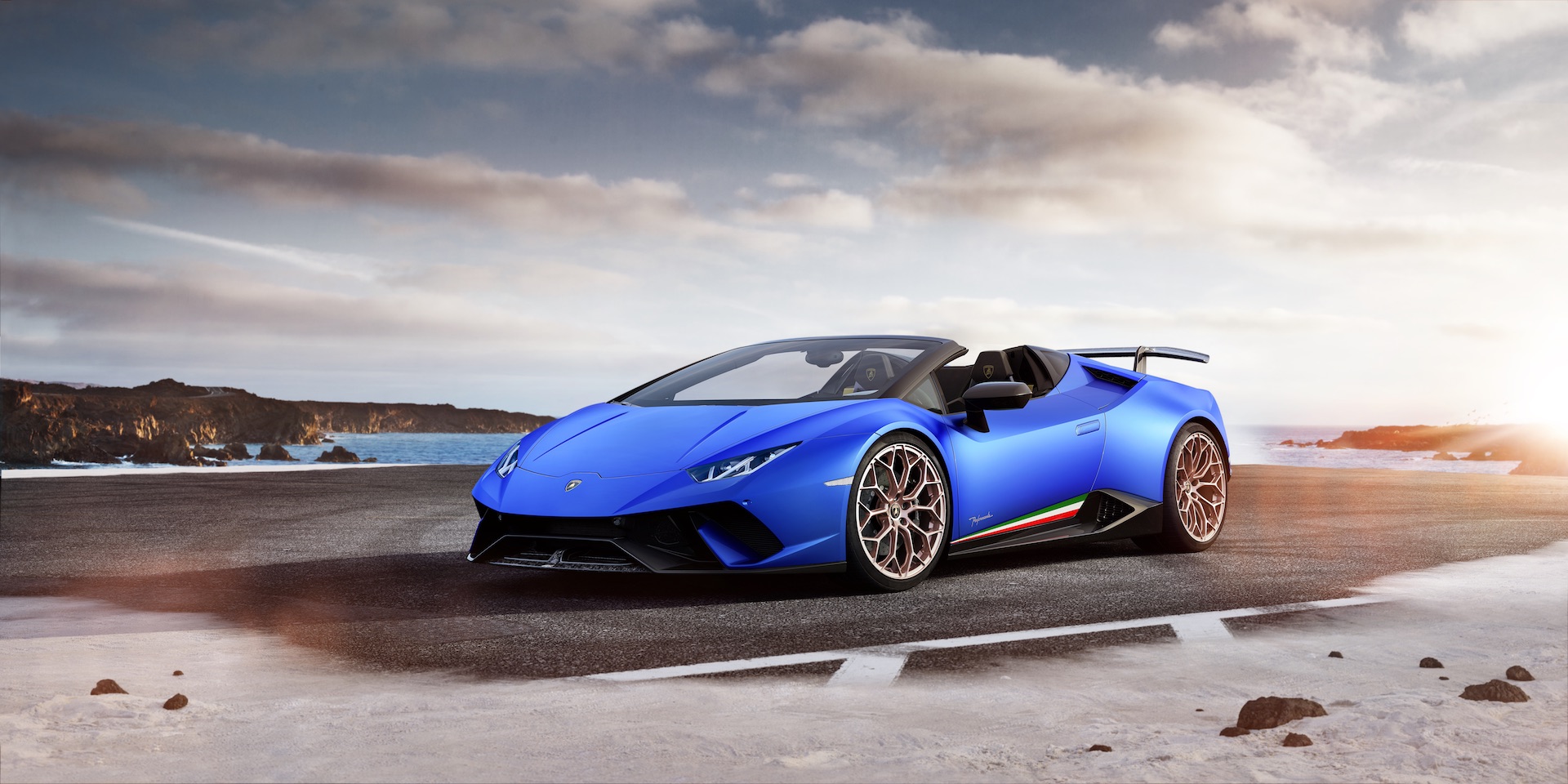 Download 2019 Lamborghini Huracán Performante Spyder - Front Three-Quarter HD Wallpaper 1920x960 #3
