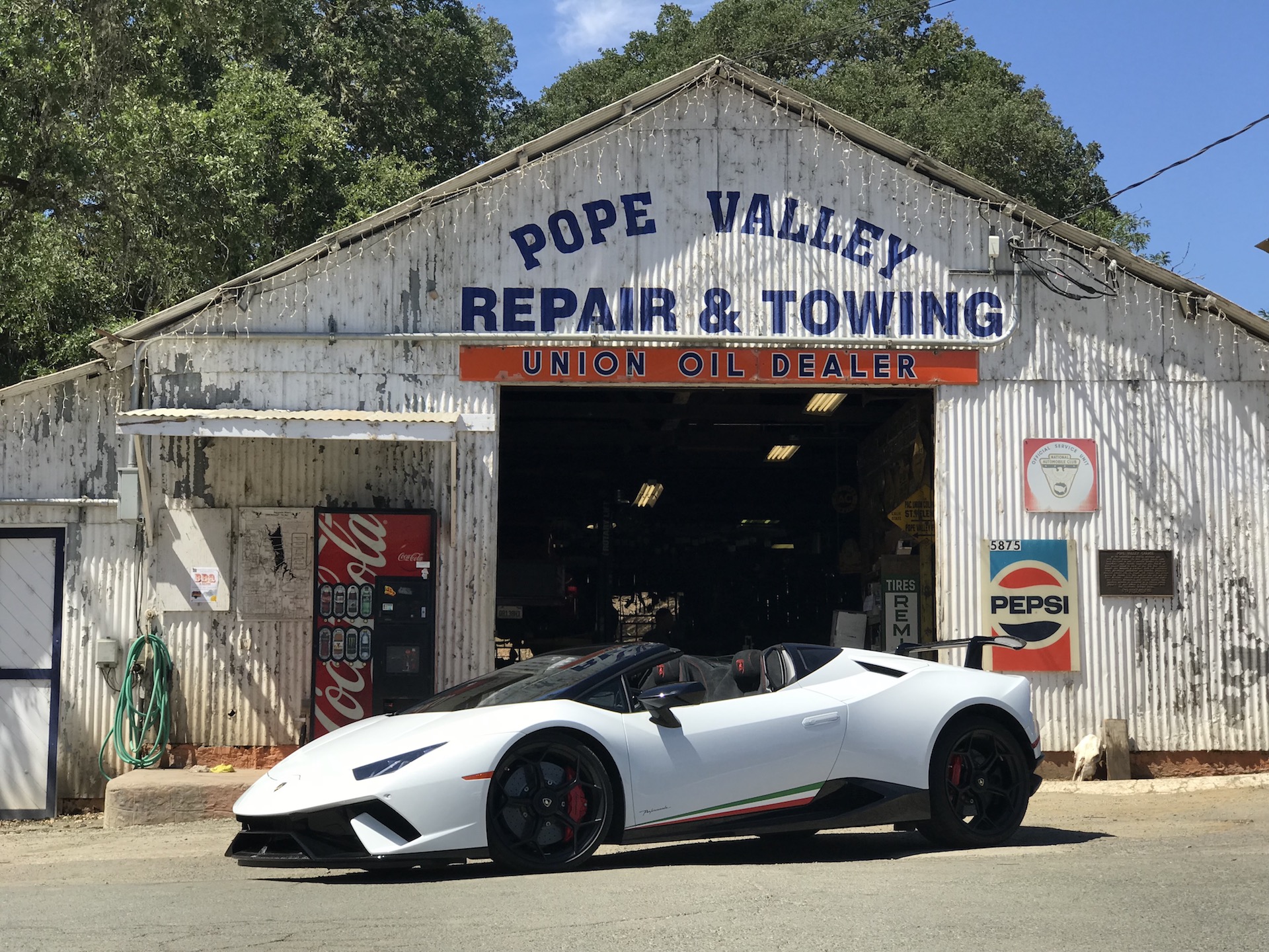 Download 2019 Lamborghini Huracán Performante Spyder - Front Three-Quarter HD Wallpaper 1920x1440 #52