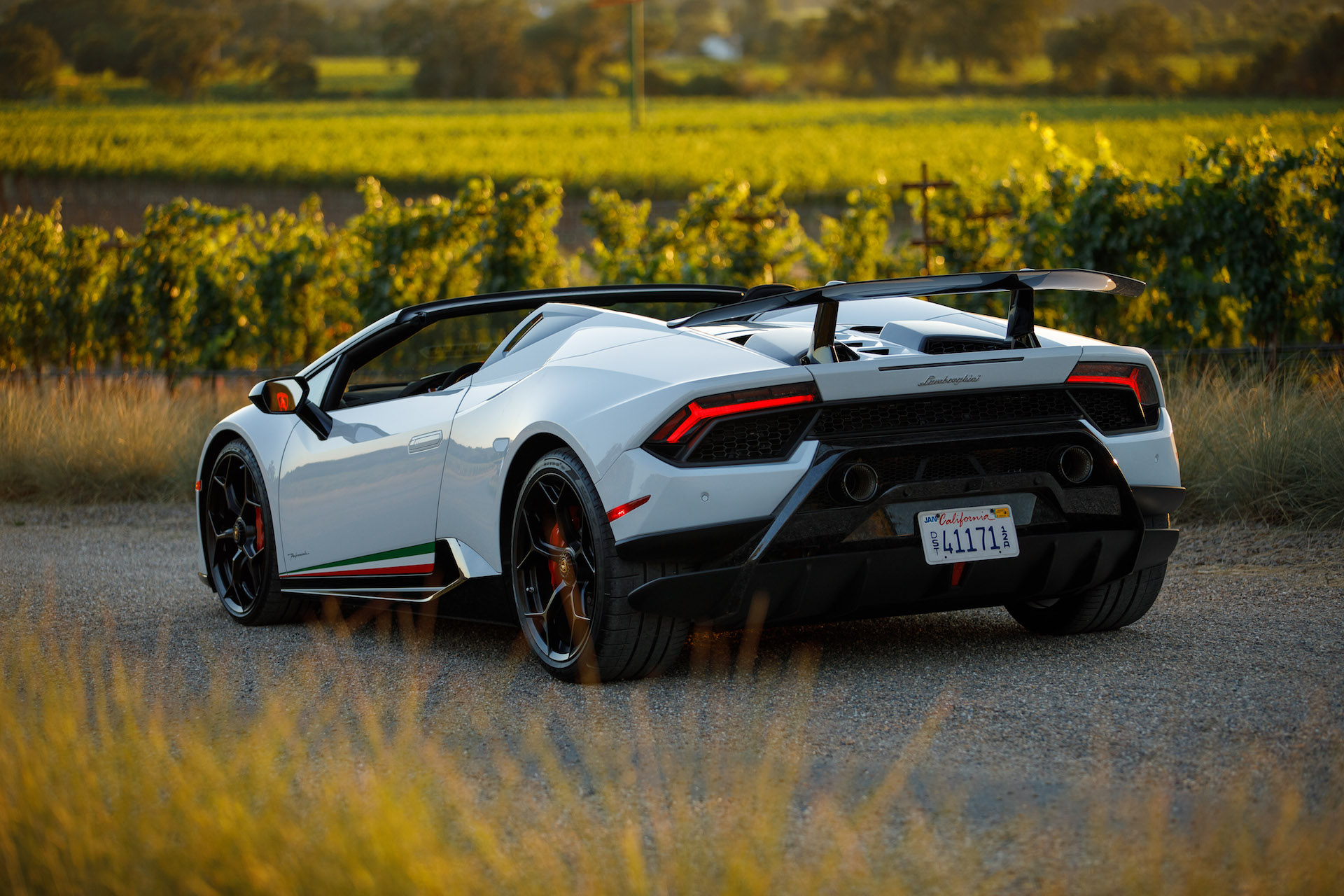 Download 2019 Lamborghini Huracán Performante Spyder - Rear Three-Quarter HD Wallpaper 1920x1280 #25
