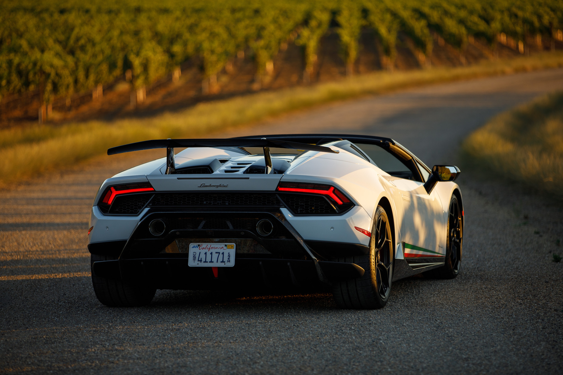 Download 2019 Lamborghini Huracán Performante Spyder - Rear Three-Quarter HD Wallpaper 1920x1280 #37