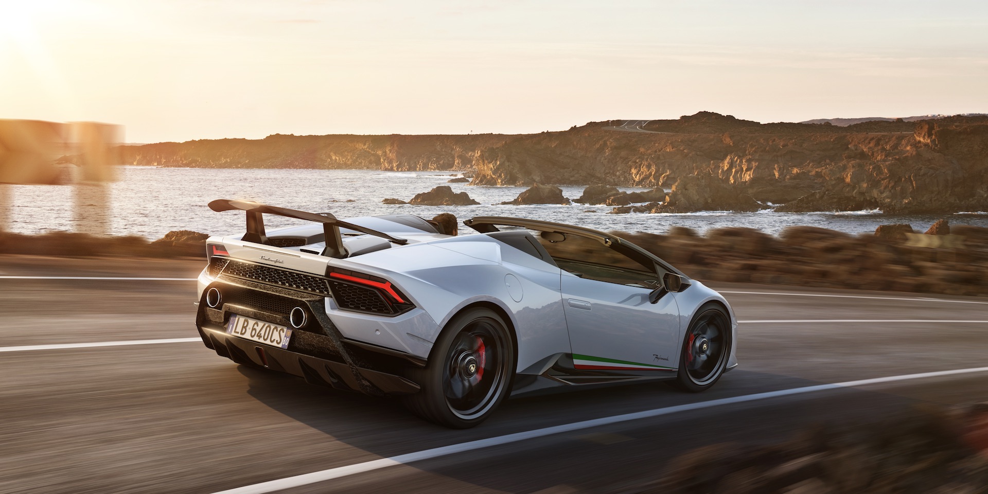 Download 2019 Lamborghini Huracán Performante Spyder - Rear Three-Quarter HD Wallpaper 1920x960 #6