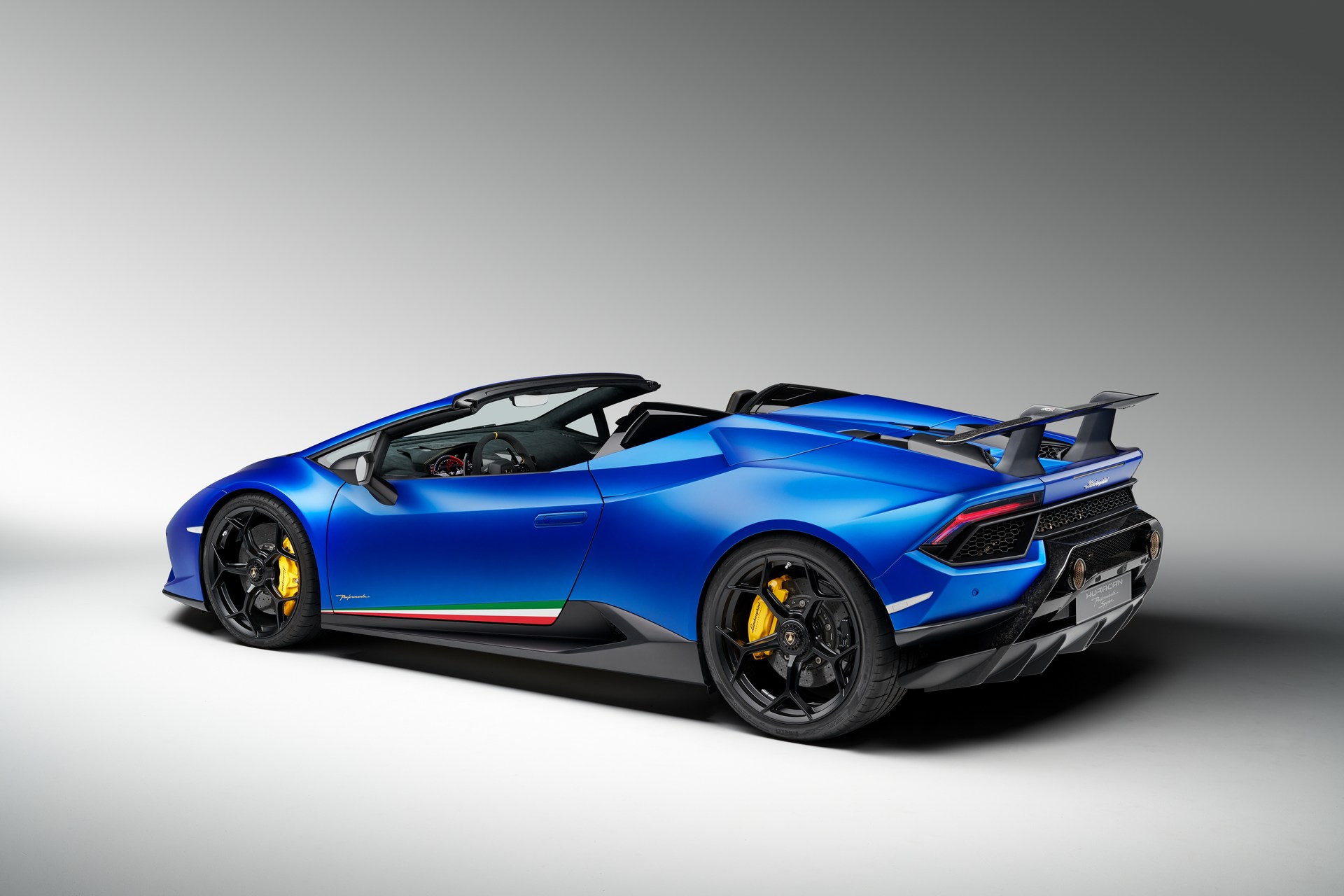 Download 2019 Lamborghini Huracán Performante Spyder - Rear Three-Quarter HD Wallpaper 1920x1280 #92