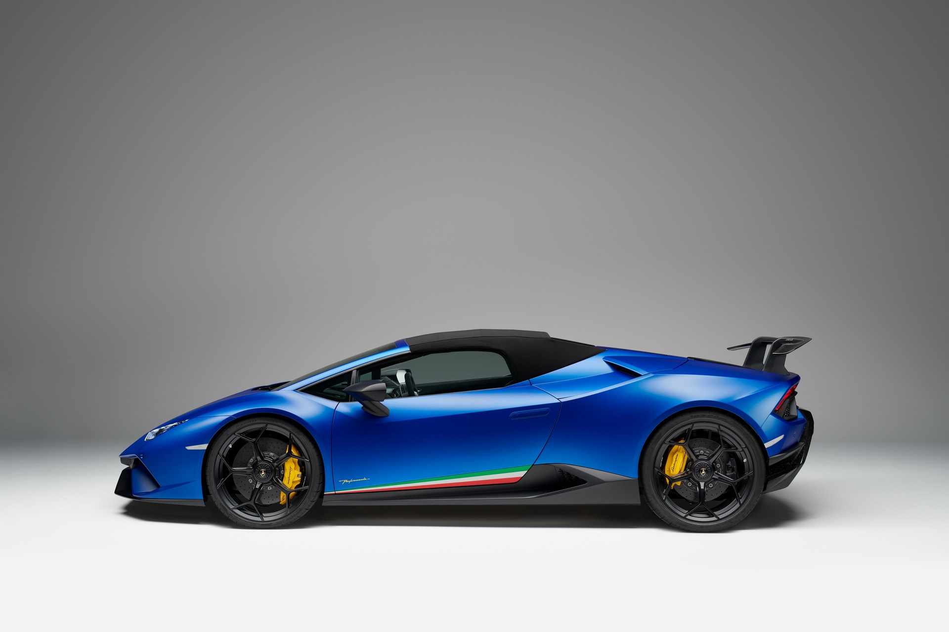 Download 2019 Lamborghini Huracán Performante Spyder - Side HD Wallpaper 1920x1280 #94