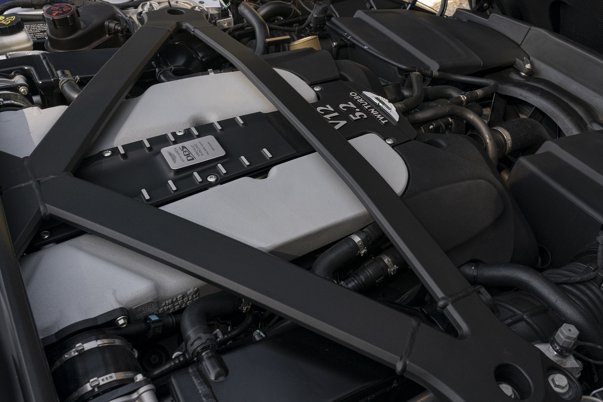 Download 2020 Aston Martin DBS Superleggera Volante - Engine HD Wallpaper 1920x1280 #71