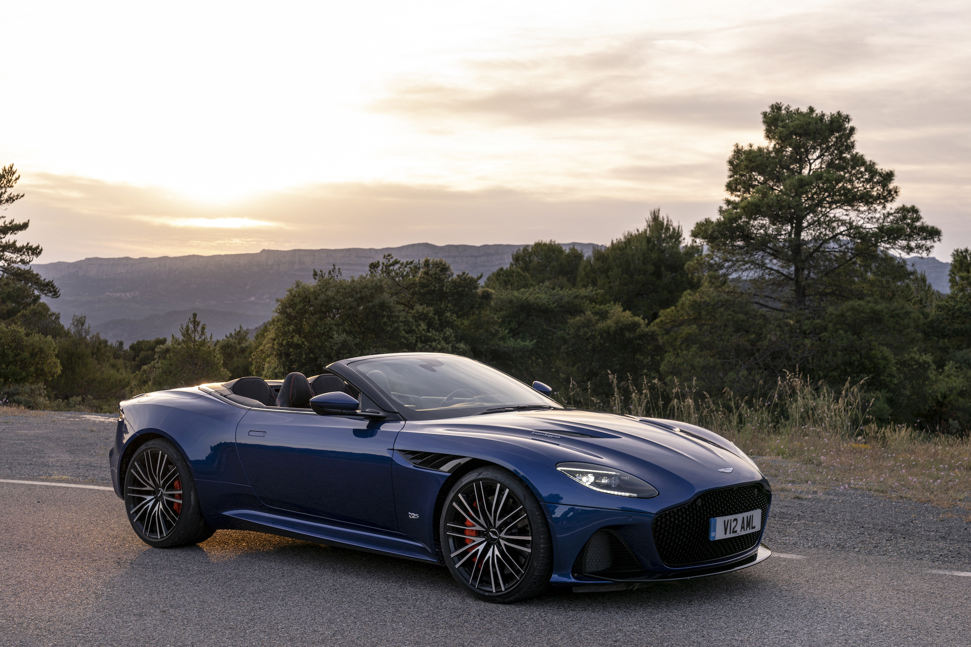 Download 2020 Aston Martin DBS Superleggera Volante - Front Three-Quarter HD Wallpaper 1920x1280 #57