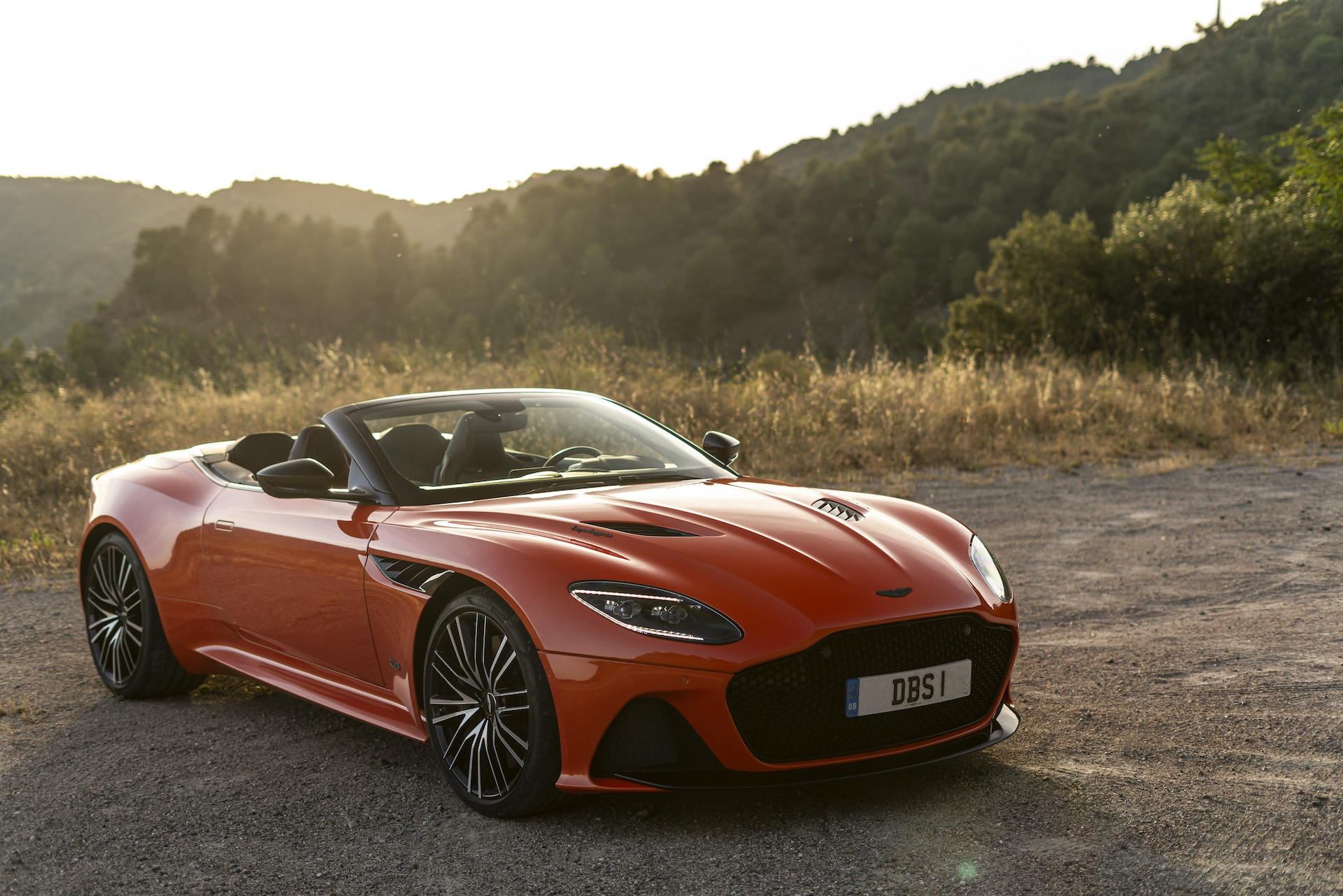 Download 2020 Aston Martin DBS Superleggera Volante - Front Three-Quarter HD Wallpaper 1920x1281 #17