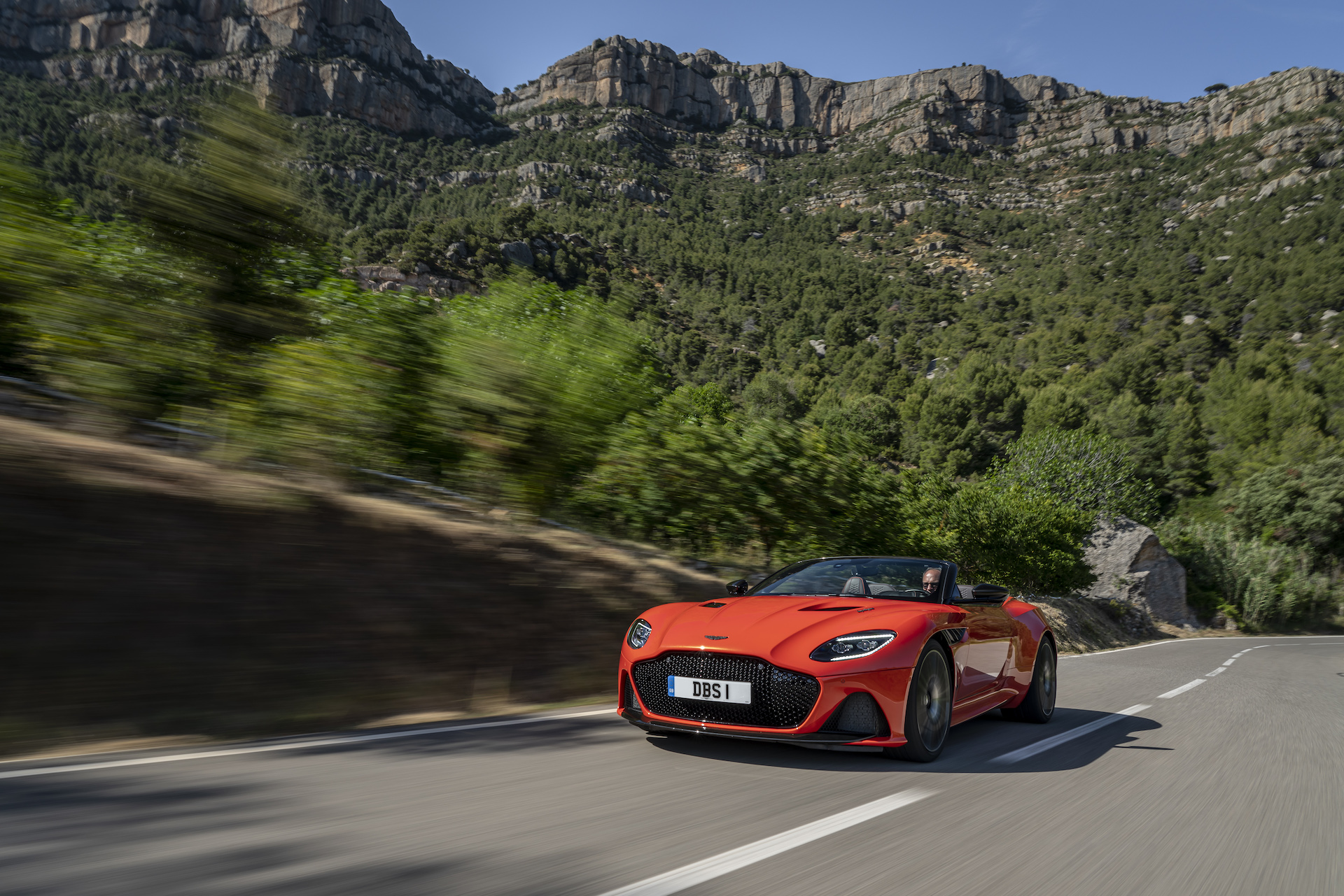 Download 2020 Aston Martin DBS Superleggera Volante - Front Three-Quarter HD Wallpaper 1920x1281 #11