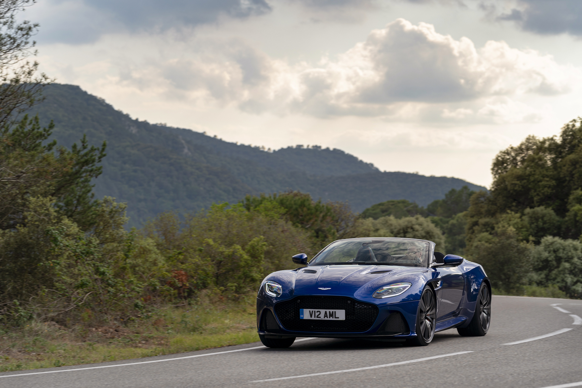 Download 2020 Aston Martin DBS Superleggera Volante - Front Three-Quarter HD Wallpaper 1920x1280 #51