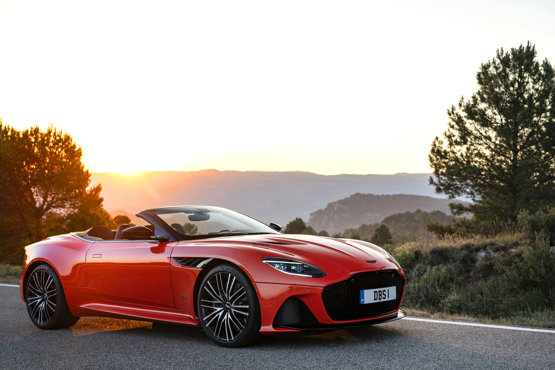 Download 2020 Aston Martin DBS Superleggera Volante - Front Three-Quarter HD Wallpaper 1920x1280 #18
