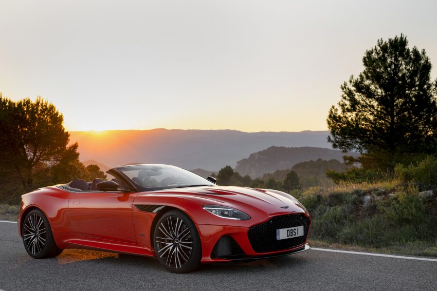 2020 Aston Martin DBS Superleggera Volante - Front Three-Quarter Wallpaper 850x567 #19