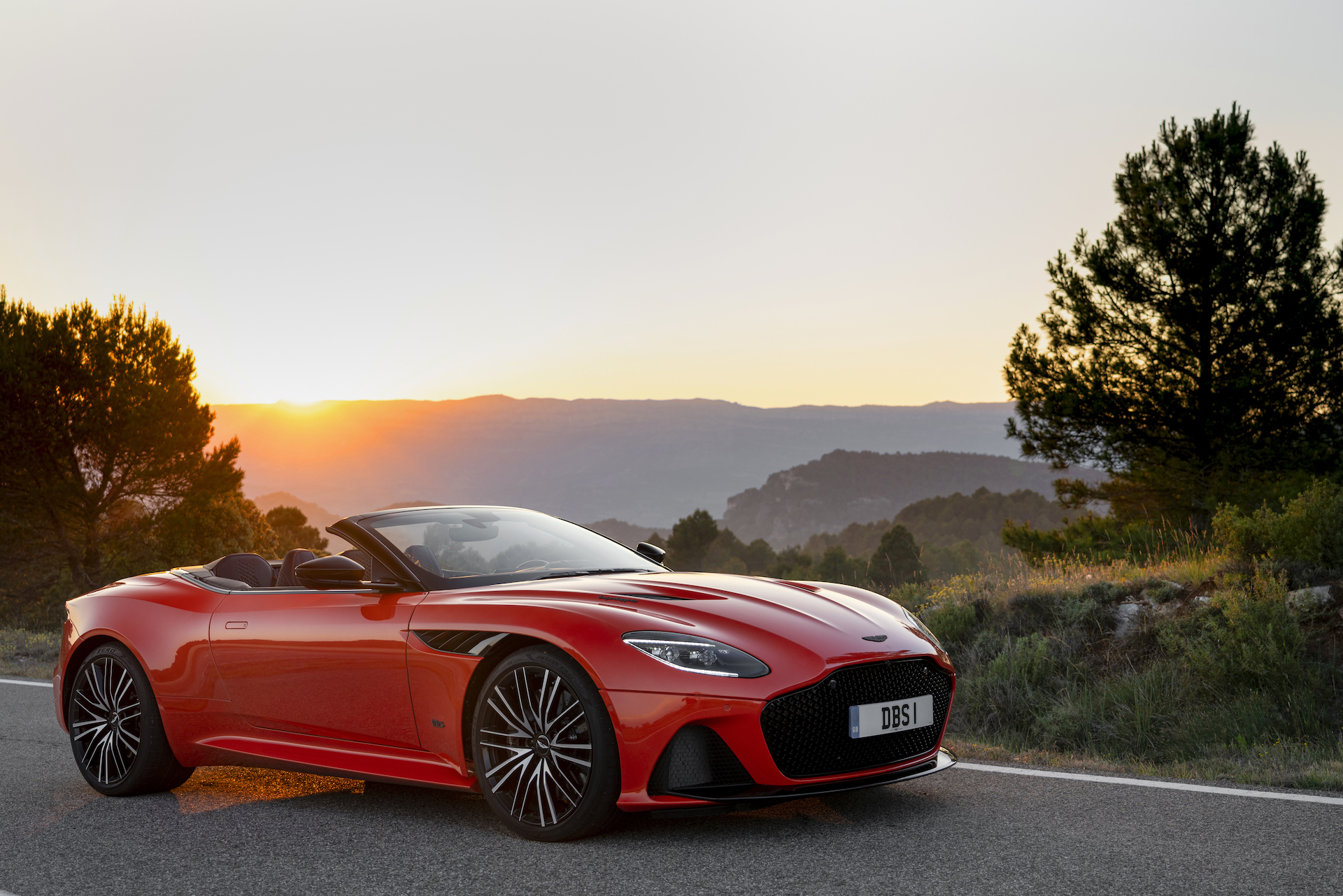 Download 2020 Aston Martin DBS Superleggera Volante - Front Three-Quarter HD Wallpaper 1920x1281 #19