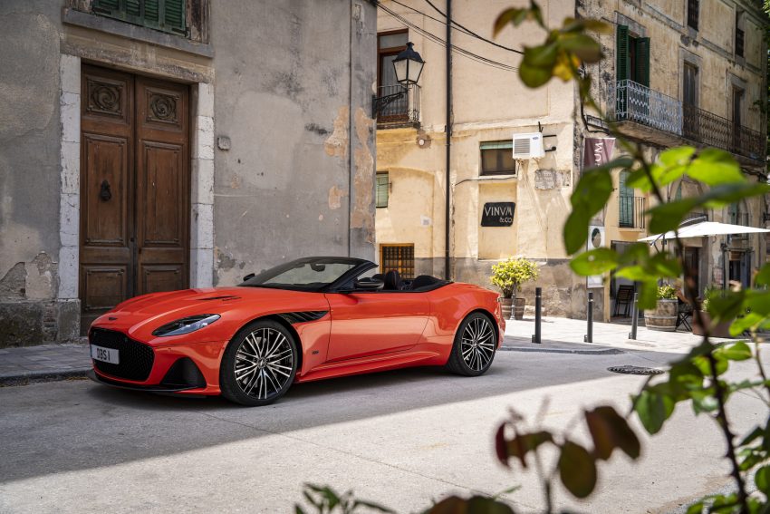2020 Aston Martin DBS Superleggera Volante - Front Three-Quarter Wallpaper 850x567 #23