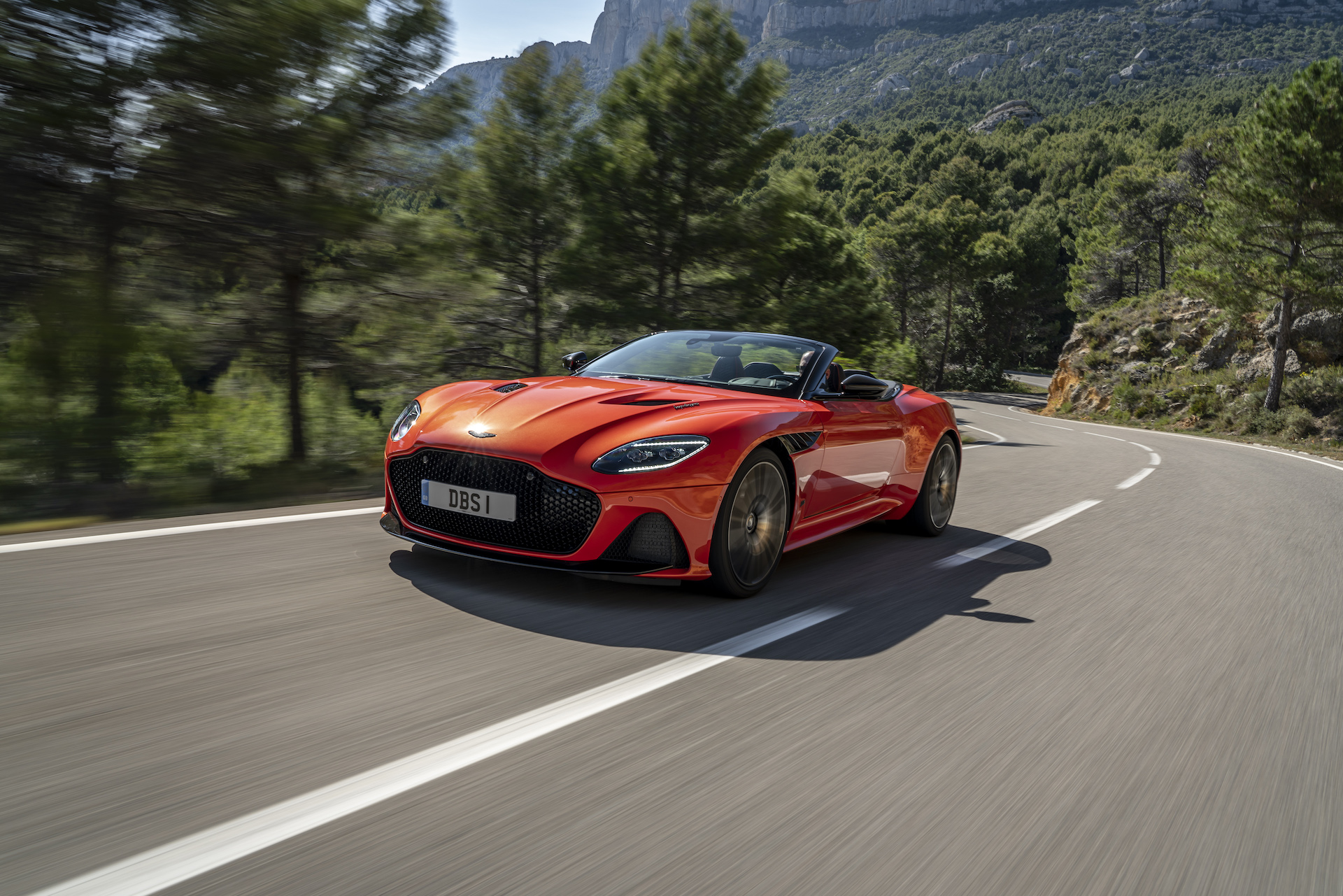 Download 2020 Aston Martin DBS Superleggera Volante - Front Three-Quarter HD Wallpaper 1920x1281 #6