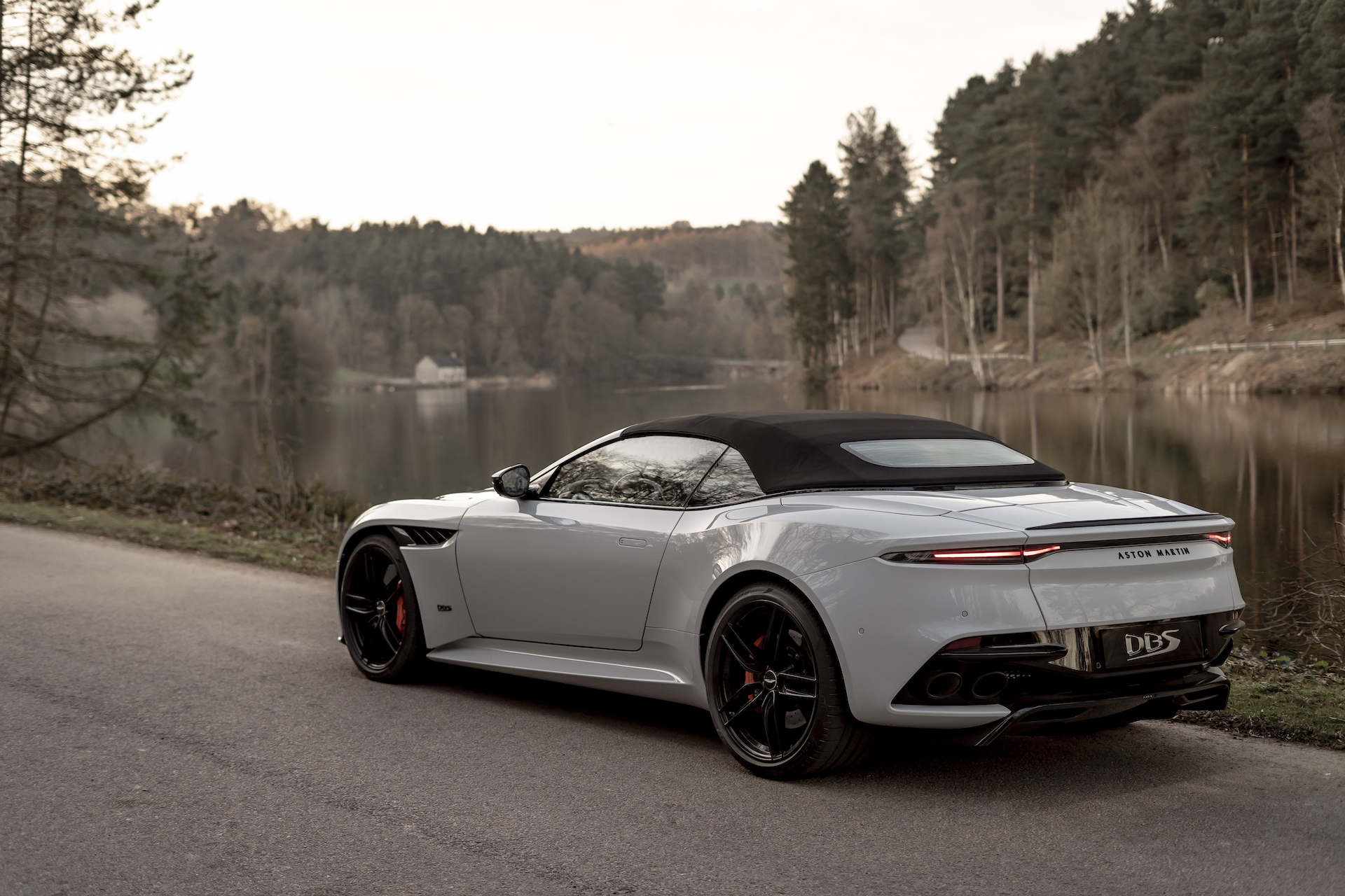 Download 2020 Aston Martin DBS Superleggera Volante - Rear Three-Quarter HD Wallpaper 1920x1280 #85