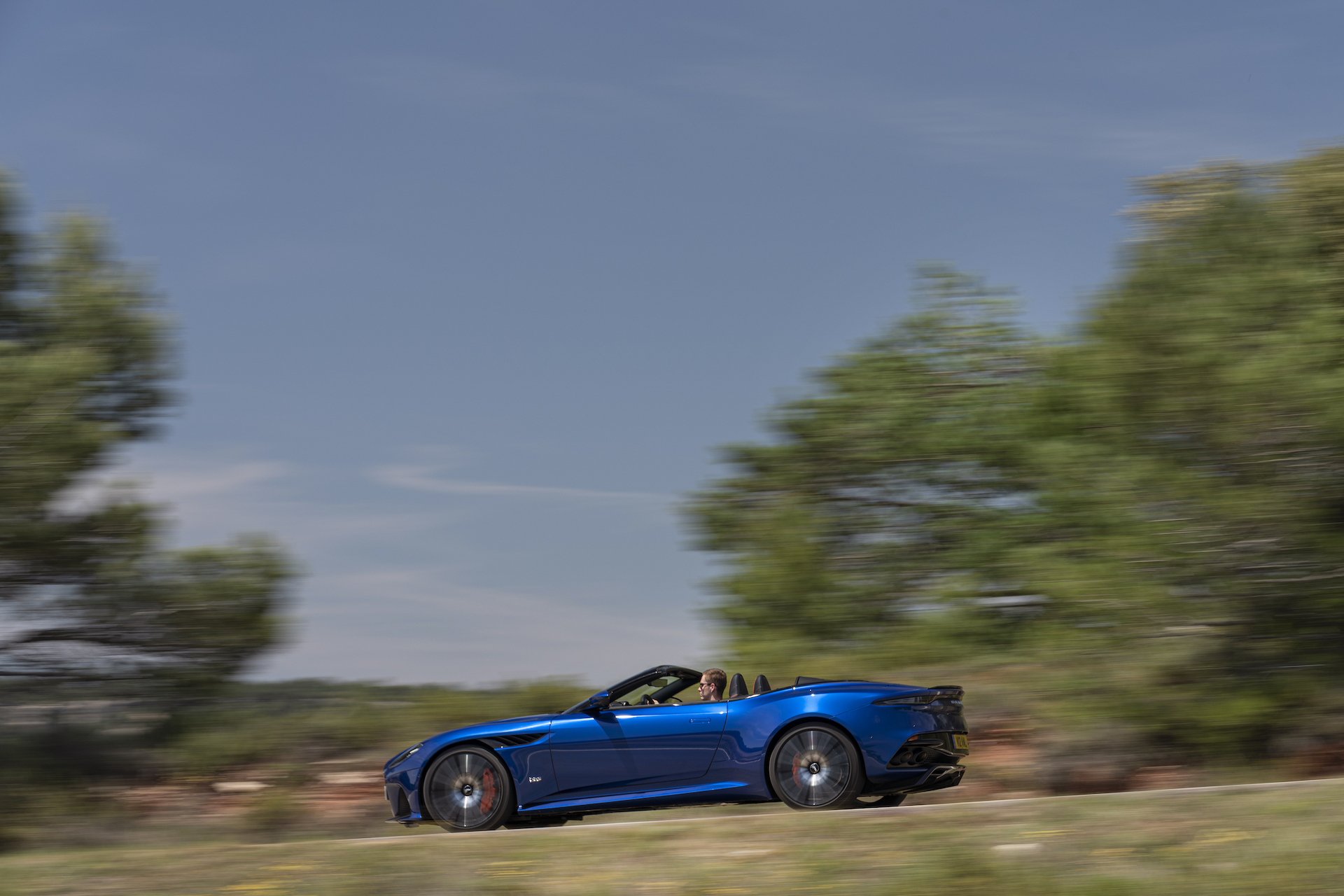 Download 2020 Aston Martin DBS Superleggera Volante - Side HD Wallpaper 1920x1280 #55