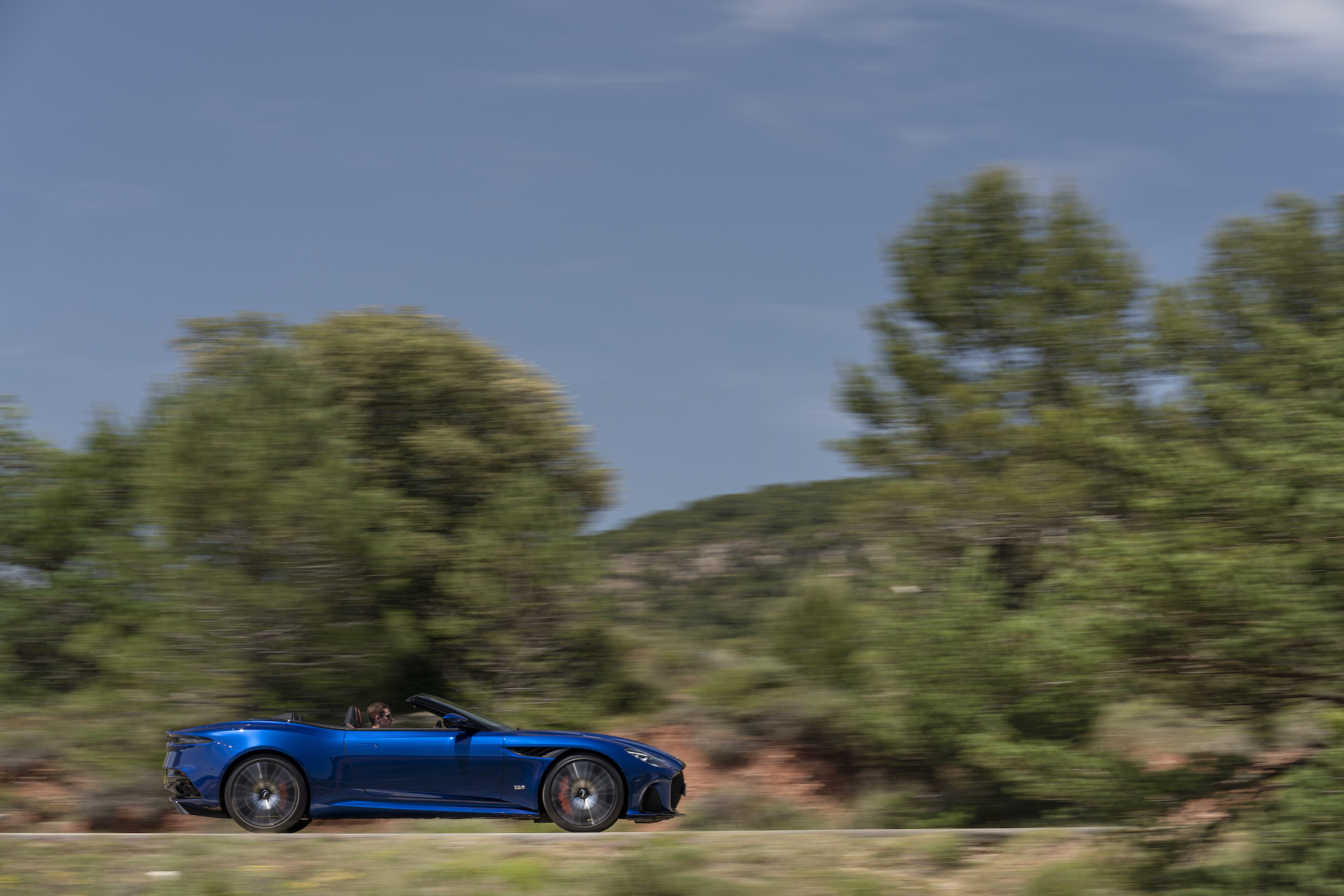 Download 2020 Aston Martin DBS Superleggera Volante - Side HD Wallpaper 1920x1280 #56