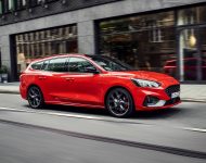 2020 Ford Focus ST Wagon - Front Three-Quarter Wallpaper 190x150