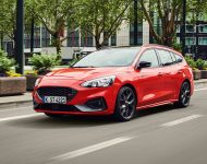 2020 Ford Focus ST Wagon - Front Three-Quarter Wallpaper 190x150