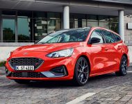 2020 Ford Focus ST Wagon - Front Three-Quarter Wallpaper 190x150