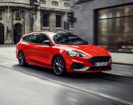 2020 Ford Focus ST Wagon - Front Three-Quarter Wallpaper 190x150