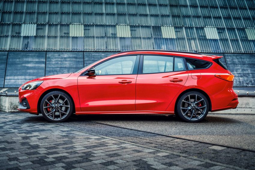 2020 Ford Focus ST Wagon - Side Wallpaper 850x567 #10