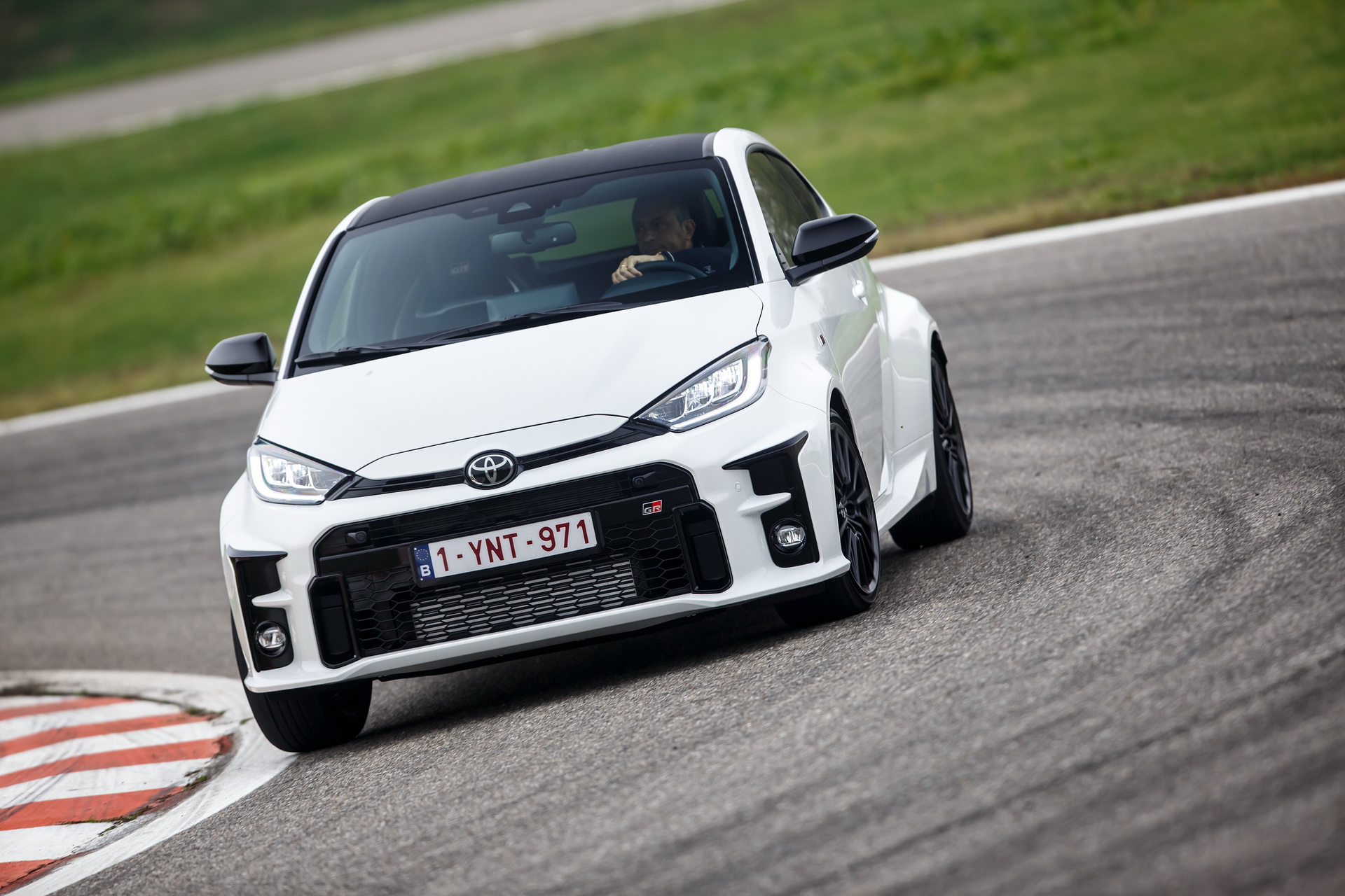 Download 2021 Toyota GR Yaris - Front HD Wallpaper 1920x1280 #109