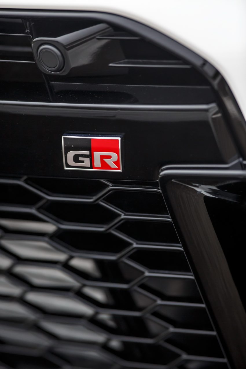 2021 Toyota GR Yaris - Grill Phone Wallpaper 850x1275 #155