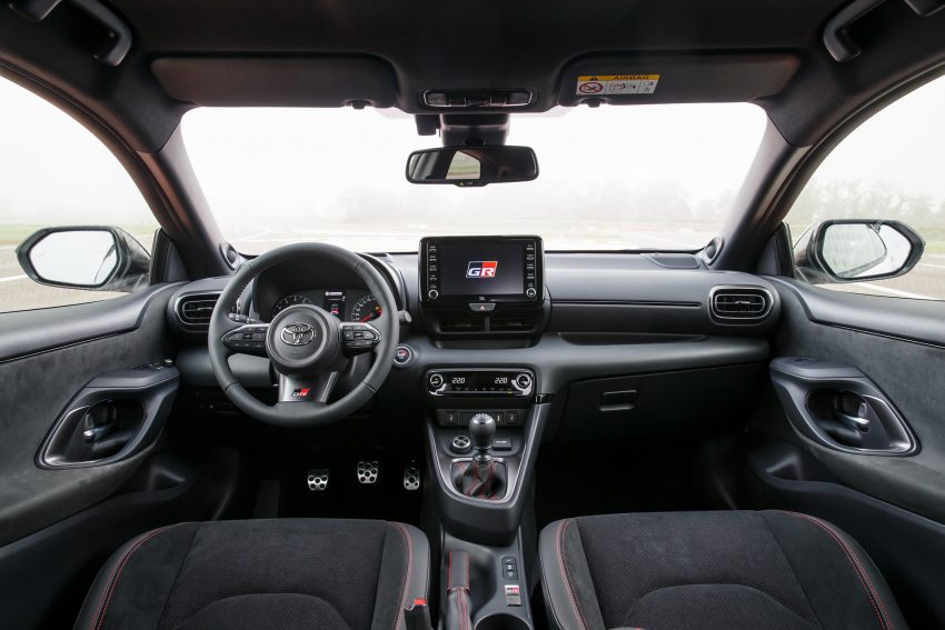 2021 Toyota GR Yaris - Interior, Cockpit Wallpaper 850x567 #172