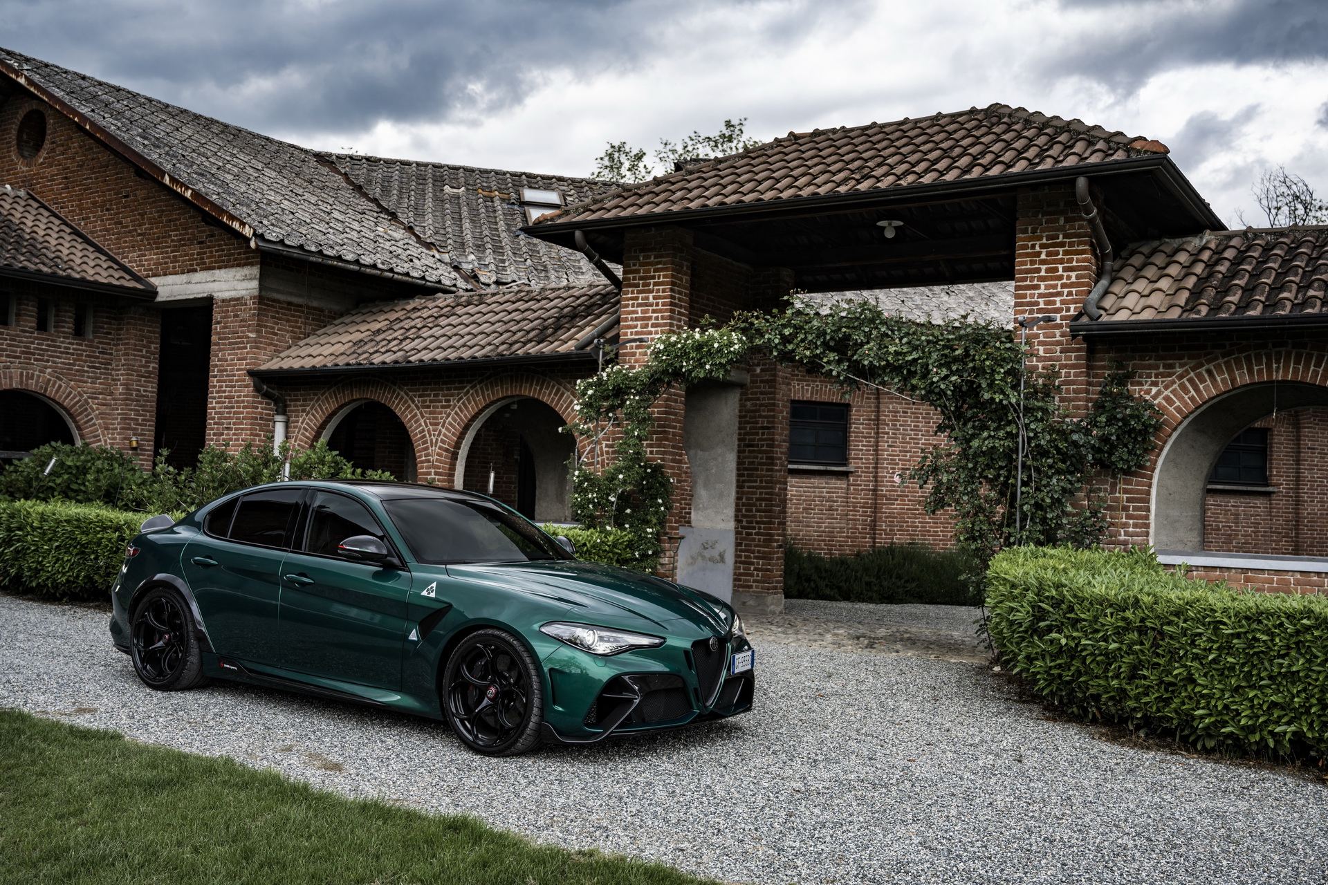 Download 2021 Alfa Romeo Giulia GTA - Front Three-Quarter HD Wallpaper 1920x1280 #50
