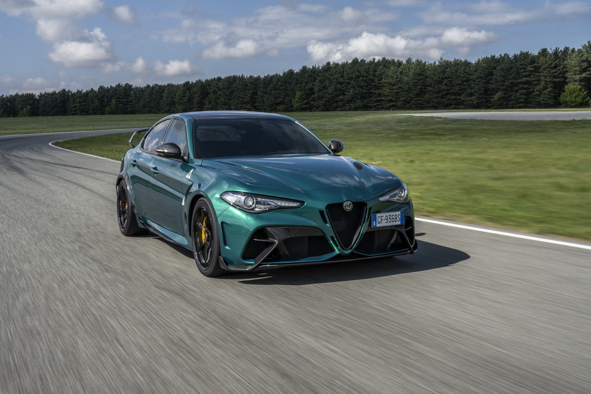 Download 2021 Alfa Romeo Giulia GTA - Front Three-Quarter HD Wallpaper 1920x1280 #1