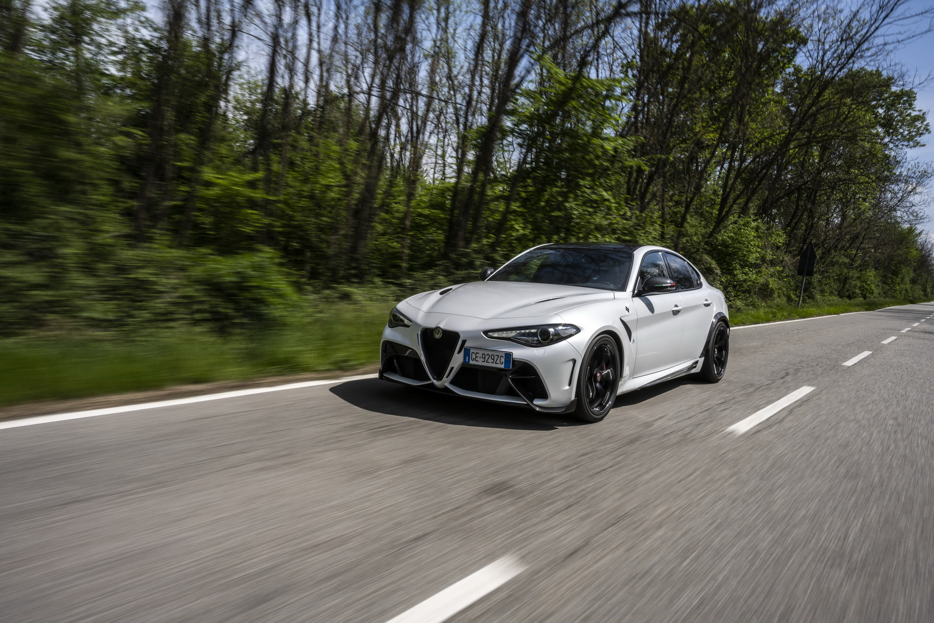 Download 2021 Alfa Romeo Giulia GTA - Front Three-Quarter HD Wallpaper 1920x1280 #57