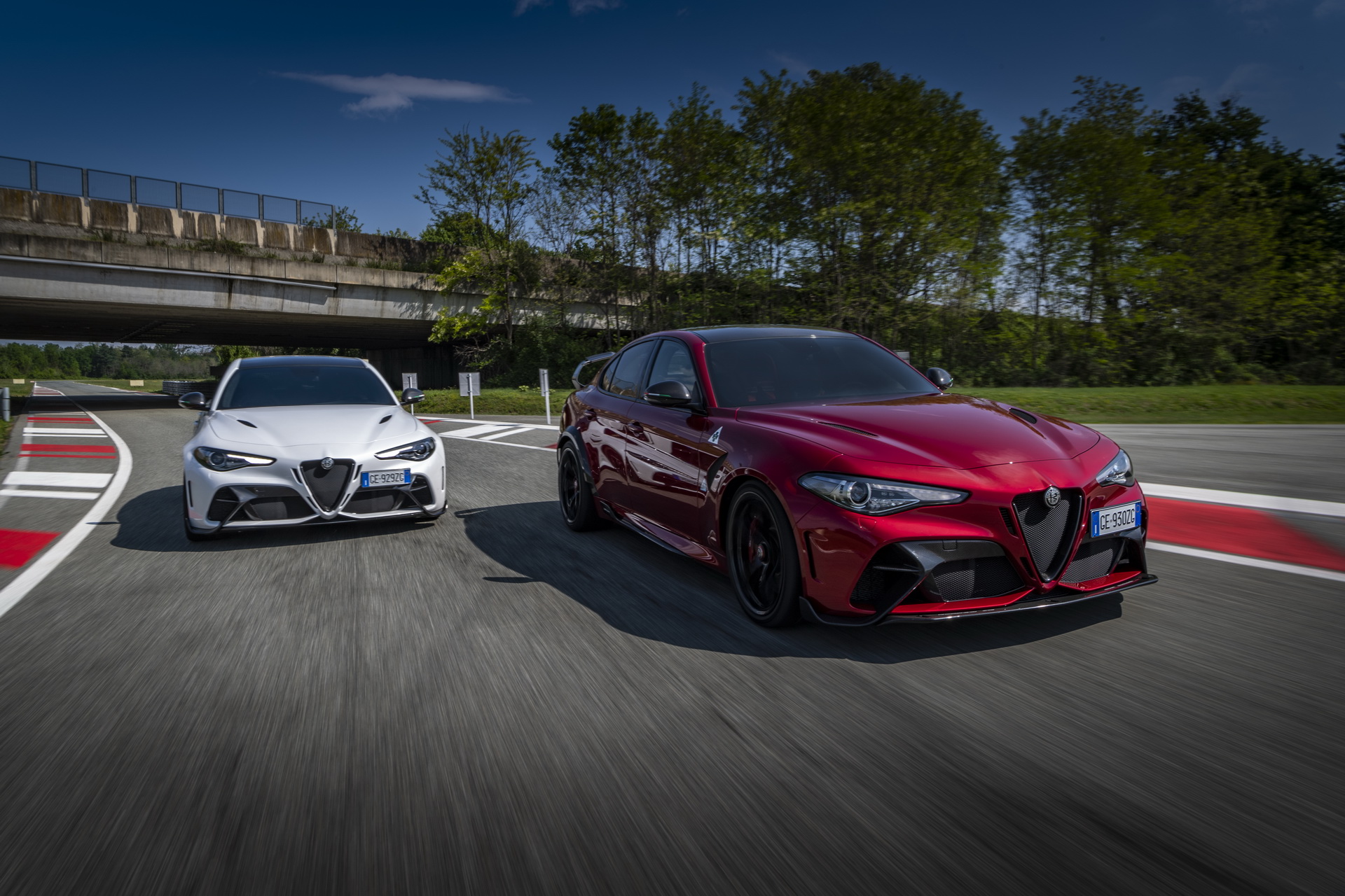 Download 2021 Alfa Romeo Giulia GTA - Front Three-Quarter HD Wallpaper 1920x1280 #24