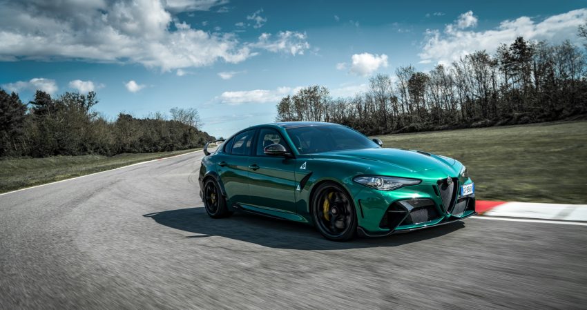2021 Alfa Romeo Giulia GTA - Front Three-Quarter Wallpaper 850x449 #9