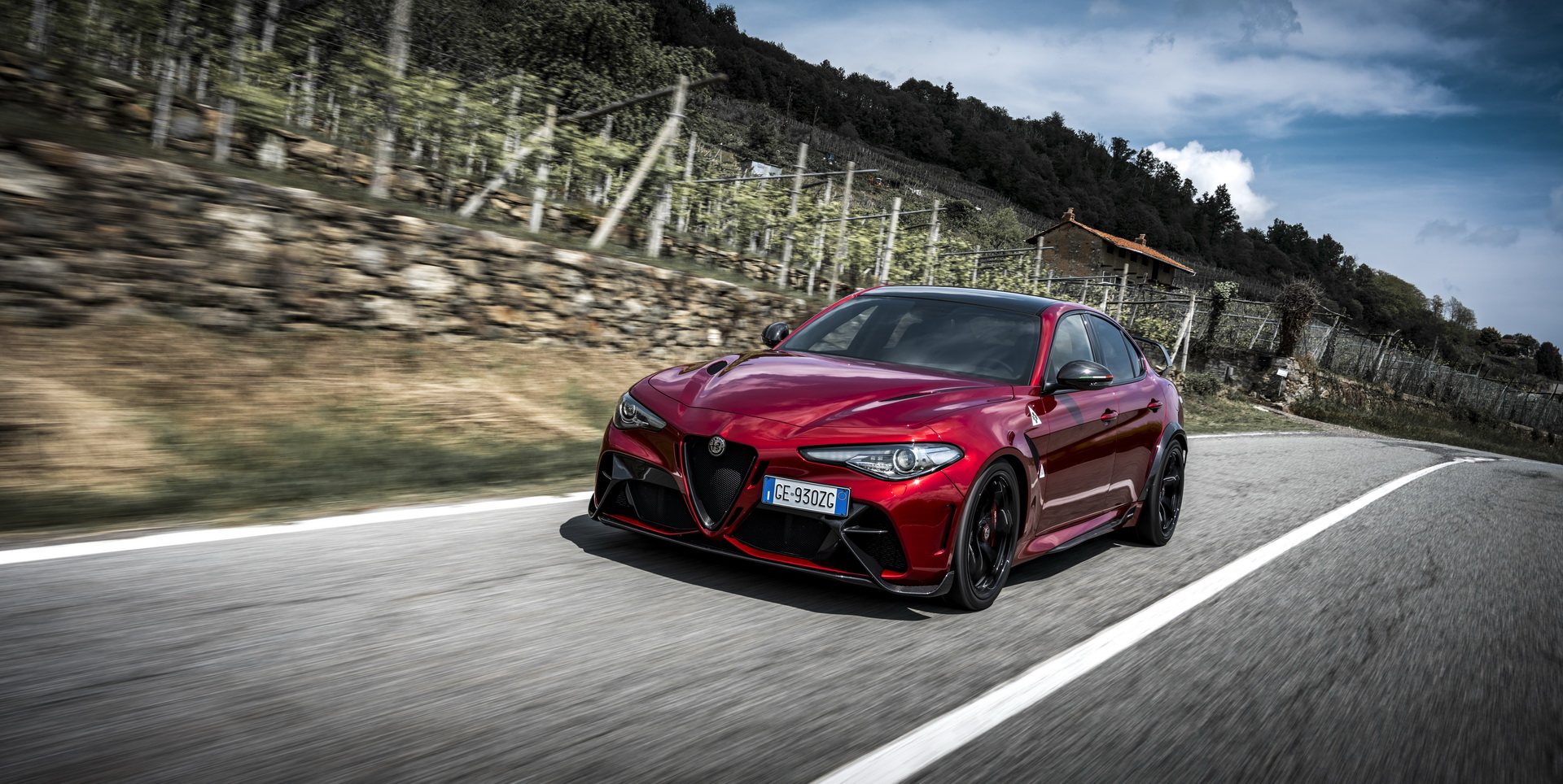 Download 2021 Alfa Romeo Giulia GTA - Front Three-Quarter HD Wallpaper 1920x964 #14