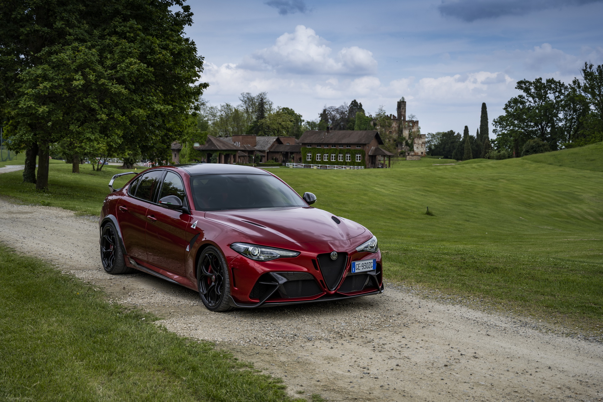 Download 2021 Alfa Romeo Giulia GTA - Front Three-Quarter HD Wallpaper 1920x1280 #15