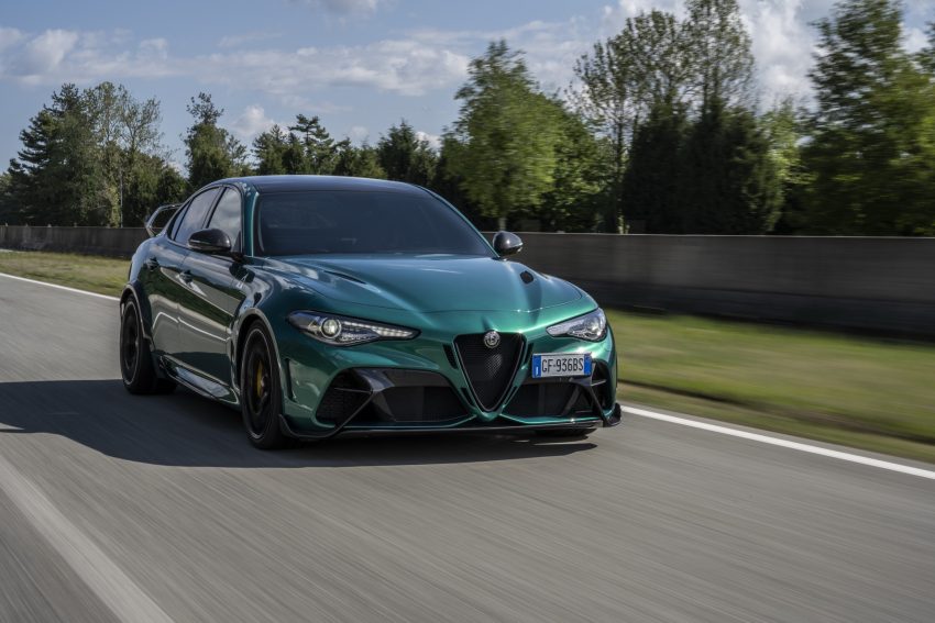 2021 Alfa Romeo Giulia GTA - Front Three-Quarter Wallpaper 850x567 #3