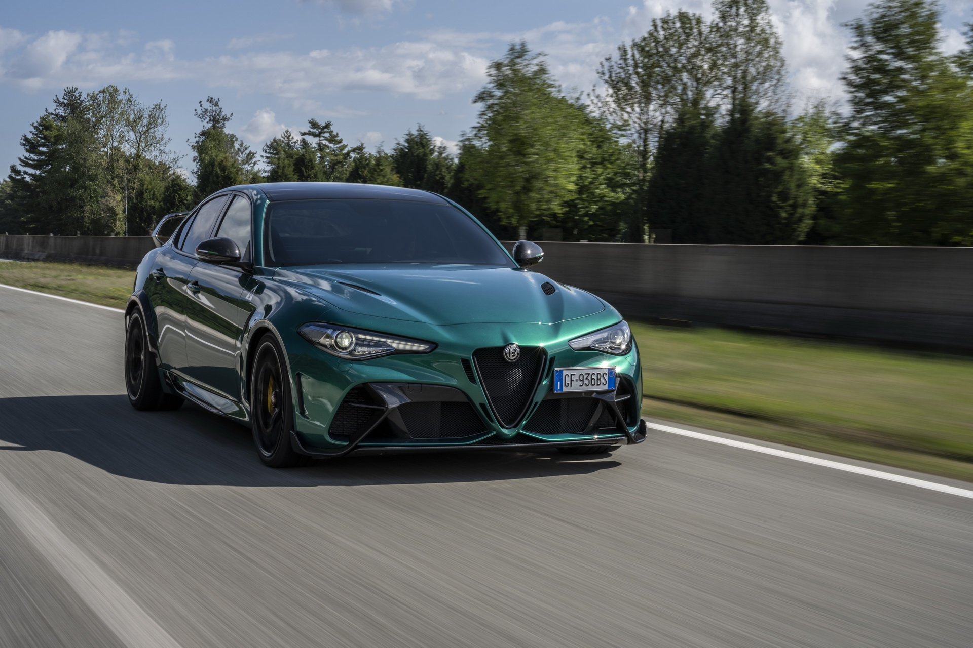 Download 2021 Alfa Romeo Giulia GTA - Front Three-Quarter HD Wallpaper 1920x1280 #3