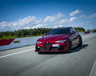 2021 Alfa Romeo Giulia GTA - Front Three-Quarter Wallpaper 190x150