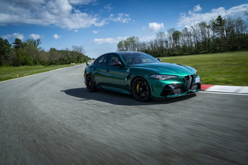 2021 Alfa Romeo Giulia GTA - Front Three-Quarter Wallpaper 850x567 #6