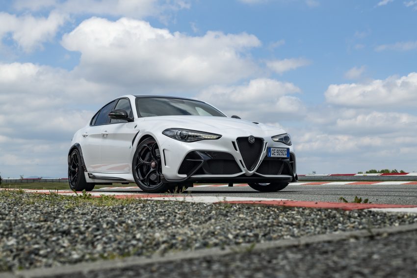 2021 Alfa Romeo Giulia GTA - Front Three-Quarter Wallpaper 850x567 #58